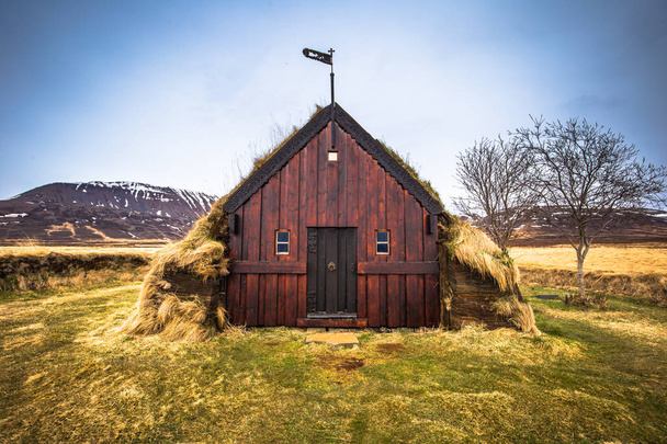 Grafarkirkja - 07 травня 2018: Дерен церкви Grafarkirkja, Ісландія - Фото, зображення