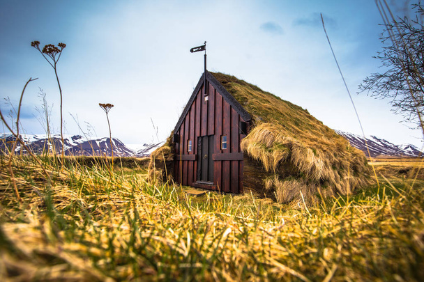 Grafarkirkja - 07 травня 2018: Дерен церкви Grafarkirkja, Ісландія - Фото, зображення