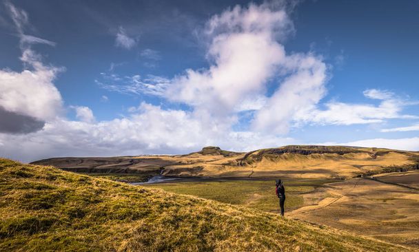 fjadrargljufur - 05. Mai 2018: Panorama der wilden Landschaft von fjadrargljufur, Island - Foto, Bild