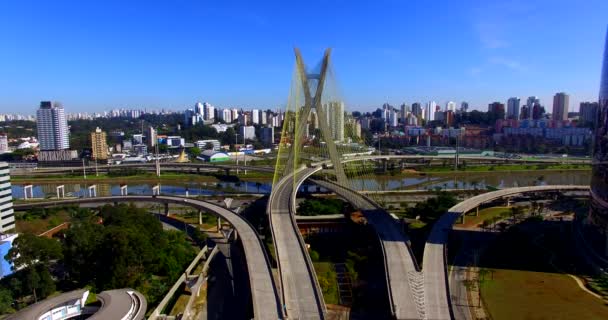 Ponte de cabo no mundo, São Paulo Brasil, América do Sul
  - Filmagem, Vídeo
