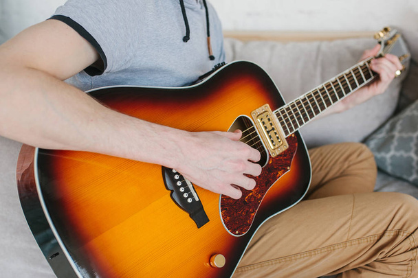 Learning to play the guitar. Music education and extracurricular lessons - 写真・画像
