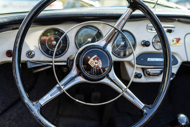 BERLIN - MAY 06, 2018: Interior of sports car Porsche 356B. Focus on the foreground. Oldtimertage Berlin-Brandenburg (31th Berlin-Brandenburg Oldtimer Day). - Foto, Bild