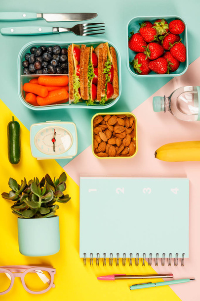 Creative flat lay with healthy lunch and office or school supplies - Foto, Imagem