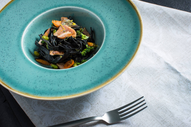 Cuttlefish Ink Black Pasta with Salmon and Vegetables - Zdjęcie, obraz
