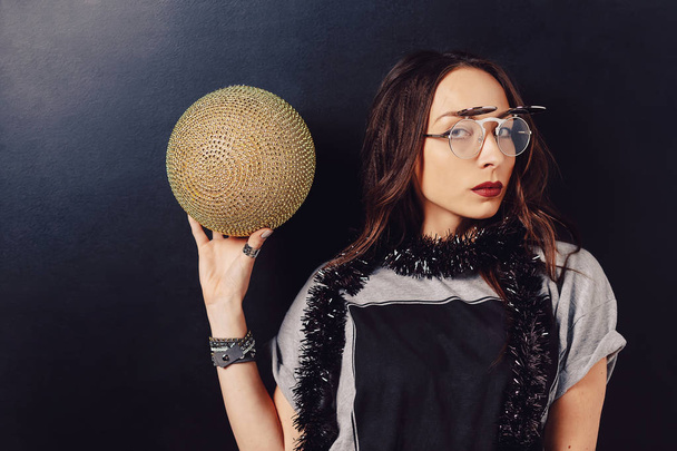 Porträt eines verführerischen Hipster-Mädchens mit Brille - Foto, Bild