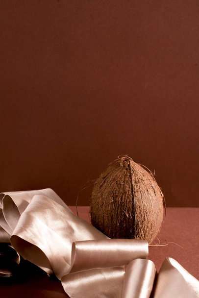 Still life of coconut and ribbon - Foto, afbeelding