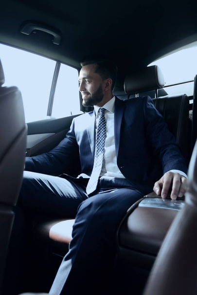 businessman sitting in the back seat of a car - Zdjęcie, obraz