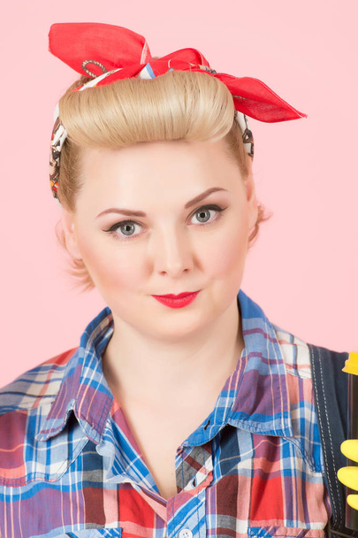 portrait of pin up styled young girl with red headscarf. Close up of beautiful blonde woman in pin-up style on pink background. Face portrait of girl with red lips and blonde curls - Foto, afbeelding