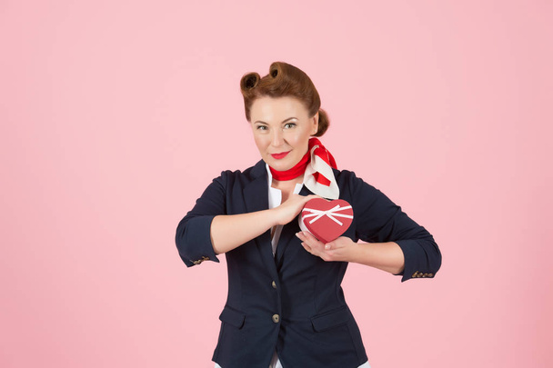 Heart box in hand of pin-up styled red hair woman. Attractive lady sending her heart with love. Box for valentine presents - Fotoğraf, Görsel