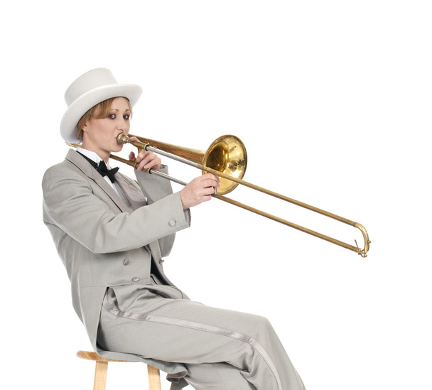 Jugador trombón sentado
 - Foto, Imagen