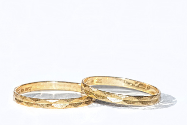 Anéis dourados
 - Foto, Imagem