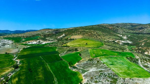 Drone vista para o vale frígio na cidade de Afyonkarahisar, na Turquia
 - Foto, Imagem