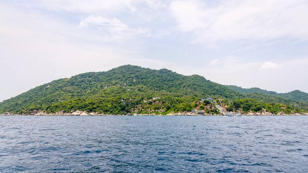 タオ島、タイ湾、Ko Pha ngan、スラタニ、タイ、16:9 のワイド画面で、夏には青い海の美しい自然の風景 - 写真・画像