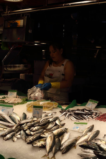 νωπά ψάρια στην αγορά - Φωτογραφία, εικόνα
