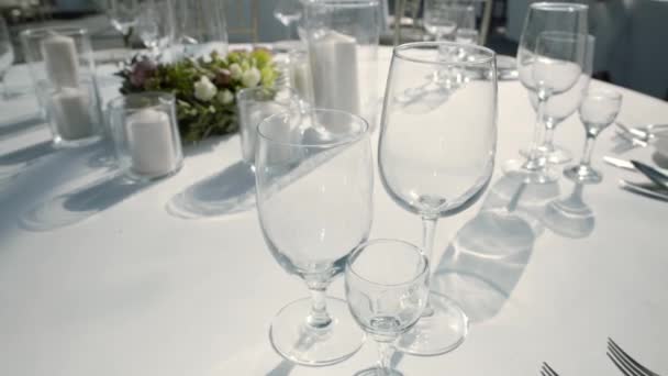 Svatební stůl s dekoracemi - Záběry, video