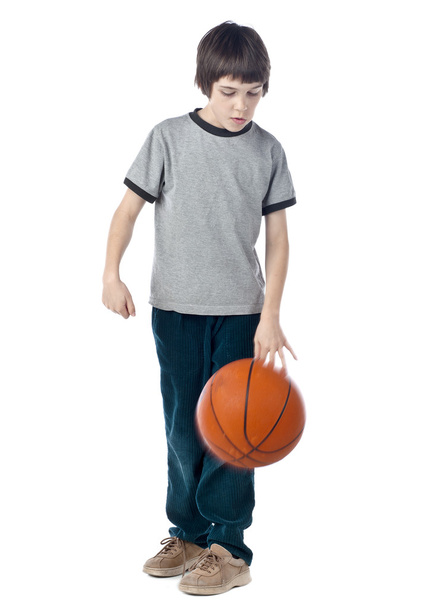 хлопчик грає м'яч
 - Фото, зображення