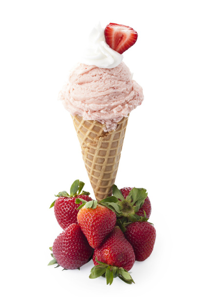 Çilekli lezzet dondurma strawberr ortasına konisi - Fotoğraf, Görsel