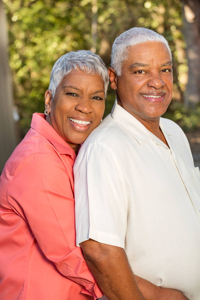 Volwassen Afrikaanse Amerikaanse echtpaar - Foto, afbeelding