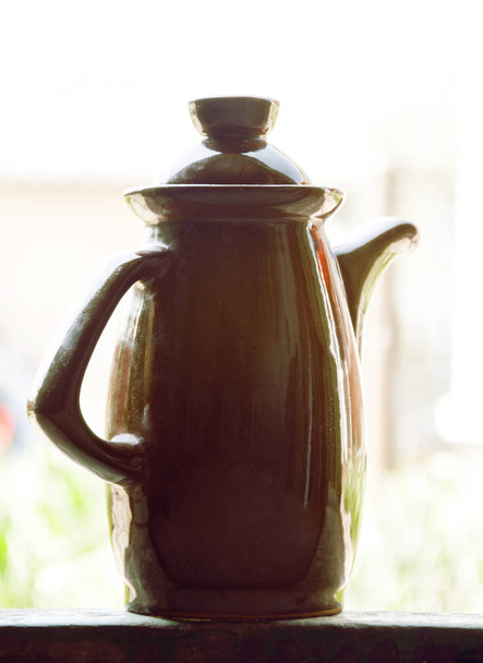 old brown jug or vase - Foto, imagen