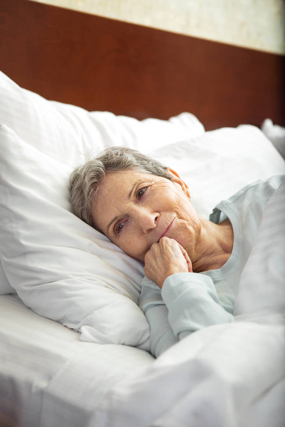 Elderly woman getting a good nights rest. - Zdjęcie, obraz