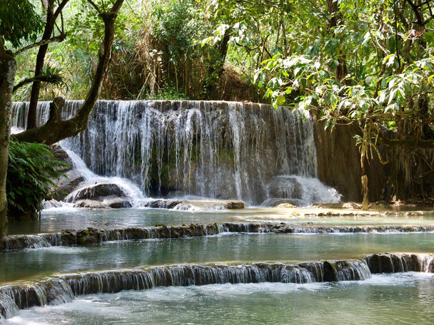 Kuang si wodospad w luang prabang, laos - Zdjęcie, obraz