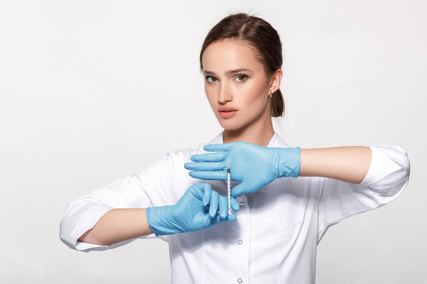 doctor in uniform and gloves with syringe - Φωτογραφία, εικόνα