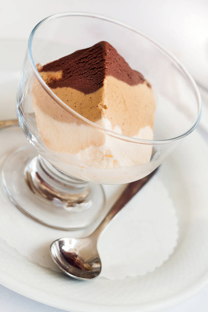 A combination of three gelato flavors - dark chocolate, coffee and vanilla (selective focus) - Foto, Bild