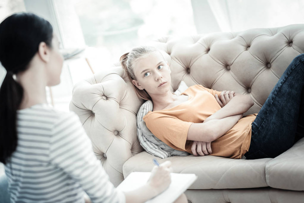 Sad teen girl listening to female psychologist - Фото, изображение