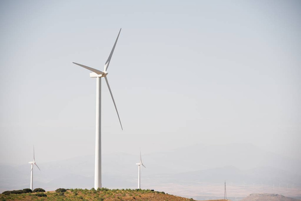 szélmalmok villamosenergia-termelésre, zaragoza tartomány, Aragon, Spanyolország. - Fotó, kép