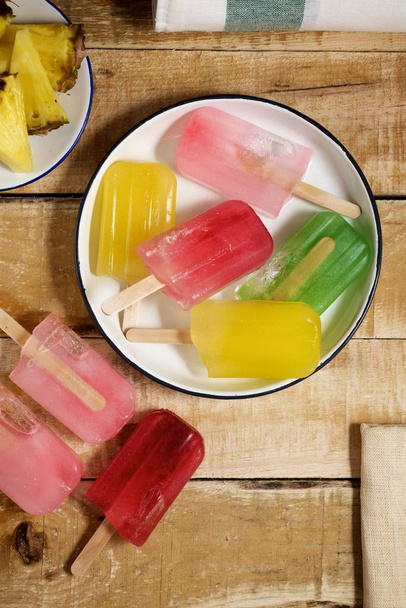 Popsicles on a wood table. - Foto, immagini