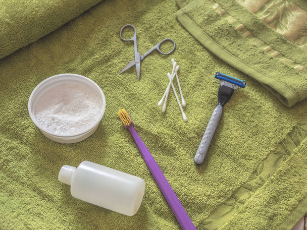 Razer οδοντοπαστών οδοντόβουρτσα και ψαλίδι για την πετσέτα - Φωτογραφία, εικόνα