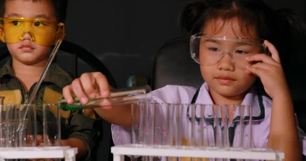 asijské děti ve vědecké laboratoři - Záběry, video