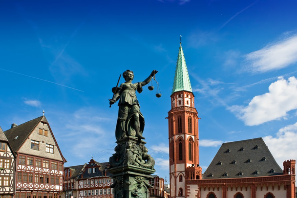 Статуя правосудия во Франкфурте
 - Фото, изображение