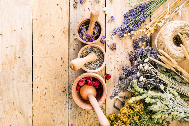 Herb dry, lavender and mortar, workpiece, fragrance, wooden Herb dry, lavender and mortar, workpiece, fragrance, wooden table - Photo, Image