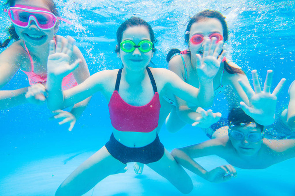 little kids swimming  in pool  underwater. - Foto, Bild
