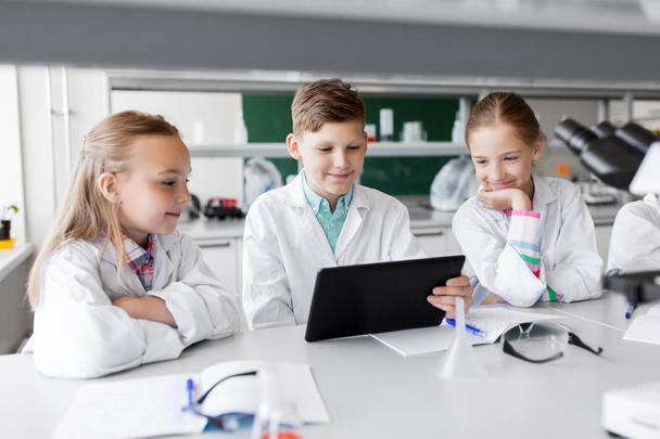 kids with tablet pc at school laboratory - Foto, Imagen