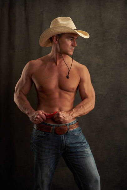 The sexy cowboy shows off his muscles - Foto, immagini