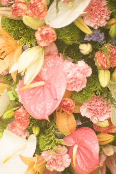 Květinářství docela svatební svatební květinové aranžmá z řezaných květin. - Fotografie, Obrázek