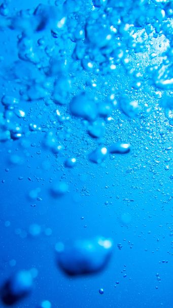 bolle d'acqua nel mare blu
 - Foto, immagini