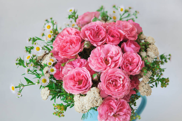 Closeup picture of beautiful bouquet of pink roses  - Photo, image