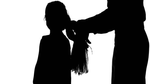 Silhouette Mother makes daughter hairstyle track matte - Фото, зображення