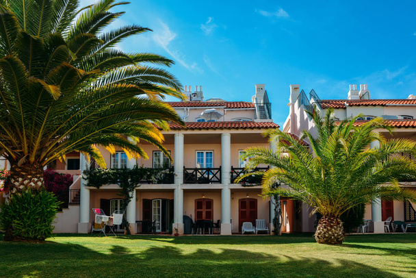 Algarve, Portekiz eski köyde 280 özellikleri Pinhal Golf Sahası Vilamoura, Algarve'deki/daki oteller merkezinde yer alan 18. yüzyıl Portekizce ve İngilizce mimarisinde inşa oluşur - Fotoğraf, Görsel