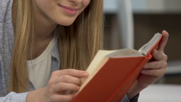 Girl reading book for self-education, preparation for literature examination - Filmagem, Vídeo