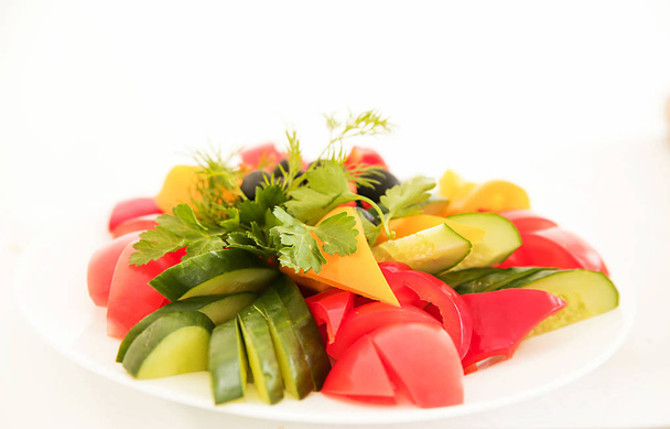 різноманітні свіжі овочі на банкетному столі
 - Фото, зображення