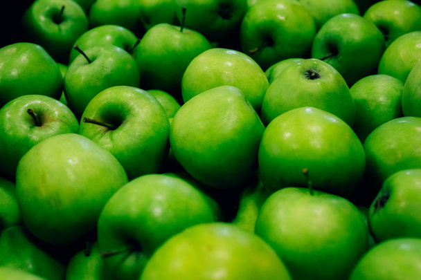 Спелые зеленые яблоки
 - Фото, изображение