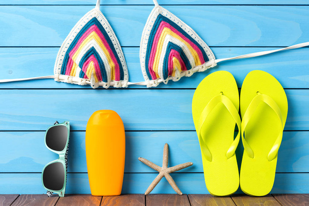 Beach accessories on blue wooden background. Close up - Valokuva, kuva