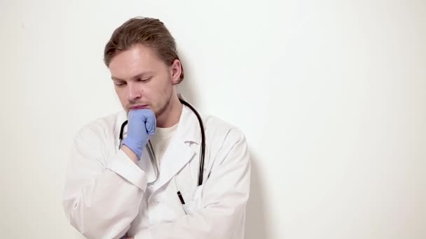 Portrait of vet in clinic - Materiał filmowy, wideo