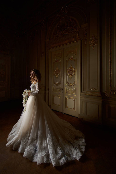 Beautiful bride in luxury baroque interior. Full-length portrait. - Фото, изображение