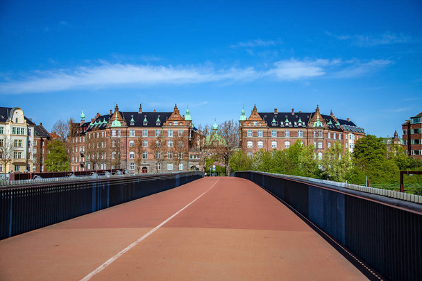 tyhjä silta ja kaunis kaupunkikuva historiallisilla rakennuksilla Kööpenhaminassa, denmark
 - Valokuva, kuva
