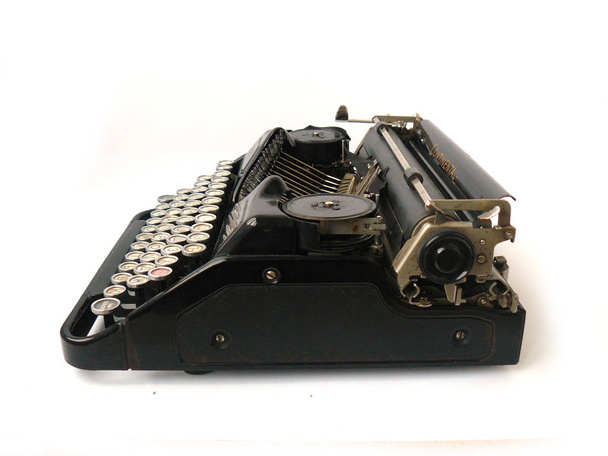 Psací stroj, Starý psací stroj, psací stroj Vintage, černá na bílé, detail, bílé pozadí, sovětské vintage, starožitný psací stroj, vřeteník obrázek stock, Nostalgishop - Fotografie, Obrázek